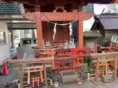 共栄稲荷神社の末社・摂社