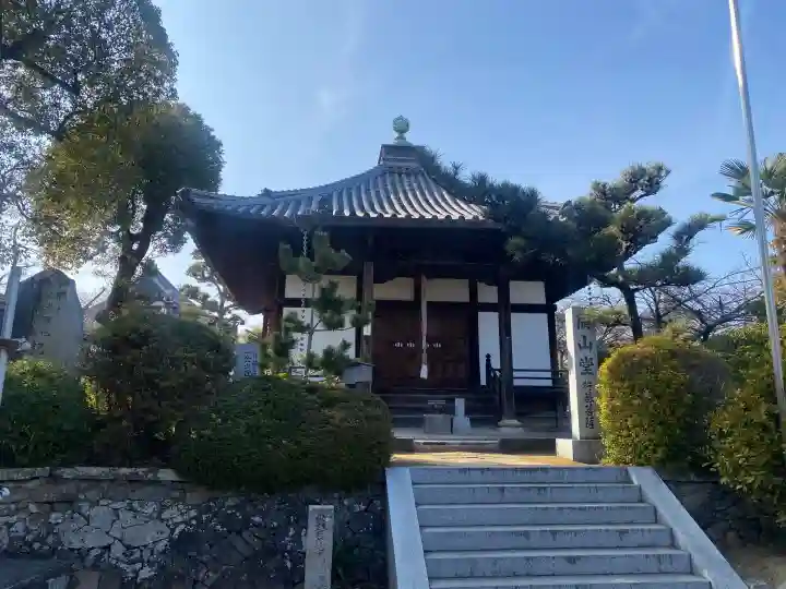 久米田寺の{uncategorized: "未分類", other: "その他", undefined: "問題あり", building: "その他建物", grave: "お墓", sacred_gate: "鳥居", guardian: "狛犬", statue: "像", buddha: "仏像", history: "歴史", nature: "自然", garden: "庭園", animal: "動物", pagoda: "塔", temizu: "手水舎", mountain_gate: "山門・神門", sanctuary: "本殿・本堂", subordinate: "末社・摂社", art: "芸術", scenery: "景色", jizo: "地蔵", ema: "絵馬", goshuin: "御朱印", omikuji: "おみくじ", items: "授与品その他", amulet: "お守り", goshuincho: "御朱印帳", eats: "食事", festival: "お祭り", votive_dance: "神楽", shichigosan: "七五三参", wedding: "結婚式", experience: "体験その他", initially: "初詣", around: "周辺", anti_infection: "感染症対策"}