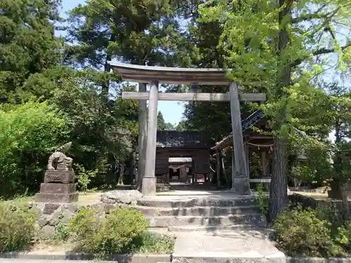 六所神社の鳥居