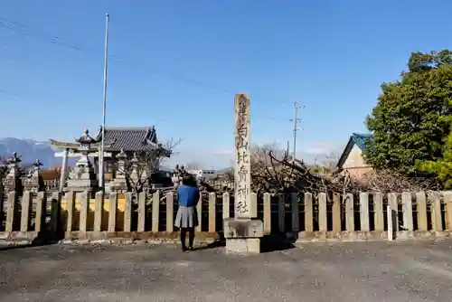 白山比賣神社の山門