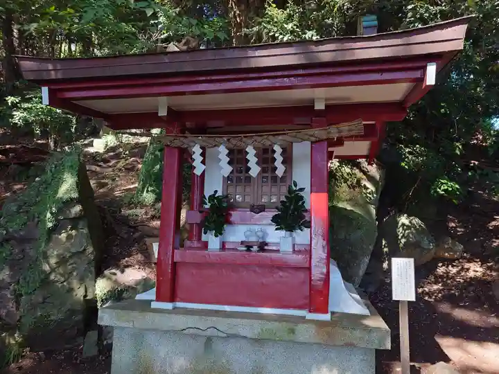 伊豆山神社 本宮社の末社・摂社