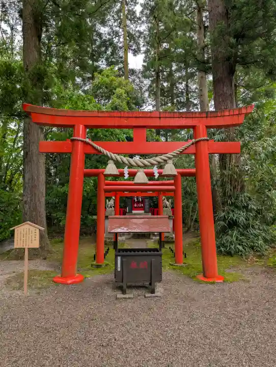 越中一宮 髙瀬神社の{uncategorized: "未分類", other: "その他", undefined: "問題あり", building: "その他建物", grave: "お墓", sacred_gate: "鳥居", guardian: "狛犬", statue: "像", buddha: "仏像", history: "歴史", nature: "自然", garden: "庭園", animal: "動物", pagoda: "塔", temizu: "手水舎", mountain_gate: "山門・神門", sanctuary: "本殿・本堂", subordinate: "末社・摂社", art: "芸術", scenery: "景色", jizo: "地蔵", ema: "絵馬", goshuin: "御朱印", omikuji: "おみくじ", items: "授与品その他", amulet: "お守り", goshuincho: "御朱印帳", eats: "食事", festival: "お祭り", votive_dance: "神楽", shichigosan: "七五三参", wedding: "結婚式", experience: "体験その他", initially: "初詣", around: "周辺", anti_infection: "感染症対策"}