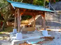 神明社の手水舎