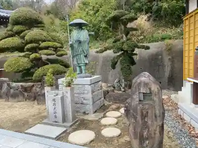 榮福寺の{uncategorized: "未分類", other: "その他", undefined: "問題あり", building: "その他建物", grave: "お墓", sacred_gate: "鳥居", guardian: "狛犬", statue: "像", buddha: "仏像", history: "歴史", nature: "自然", garden: "庭園", animal: "動物", pagoda: "塔", temizu: "手水舎", mountain_gate: "山門・神門", sanctuary: "本殿・本堂", subordinate: "末社・摂社", art: "芸術", scenery: "景色", jizo: "地蔵", ema: "絵馬", goshuin: "御朱印", omikuji: "おみくじ", items: "授与品その他", amulet: "お守り", goshuincho: "御朱印帳", eats: "食事", festival: "お祭り", votive_dance: "神楽", shichigosan: "七五三参", wedding: "結婚式", experience: "体験その他", initially: "初詣", around: "周辺", anti_infection: "感染症対策"}