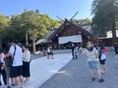 北海道神宮の{uncategorized: "未分類", other: "その他", undefined: "問題あり", building: "その他建物", grave: "お墓", sacred_gate: "鳥居", guardian: "狛犬", statue: "像", buddha: "仏像", history: "歴史", nature: "自然", garden: "庭園", animal: "動物", pagoda: "塔", temizu: "手水舎", mountain_gate: "山門・神門", sanctuary: "本殿・本堂", subordinate: "末社・摂社", art: "芸術", scenery: "景色", jizo: "地蔵", ema: "絵馬", goshuin: "御朱印", omikuji: "おみくじ", items: "授与品その他", amulet: "お守り", goshuincho: "御朱印帳", eats: "食事", festival: "お祭り", votive_dance: "神楽", shichigosan: "七五三参", wedding: "結婚式", experience: "体験その他", initially: "初詣", around: "周辺", anti_infection: "感染症対策"}