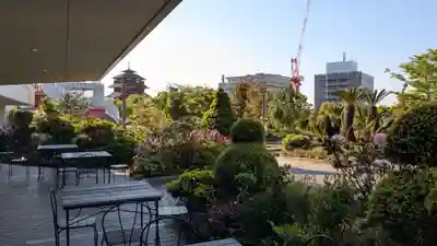 鉄道神社の庭園