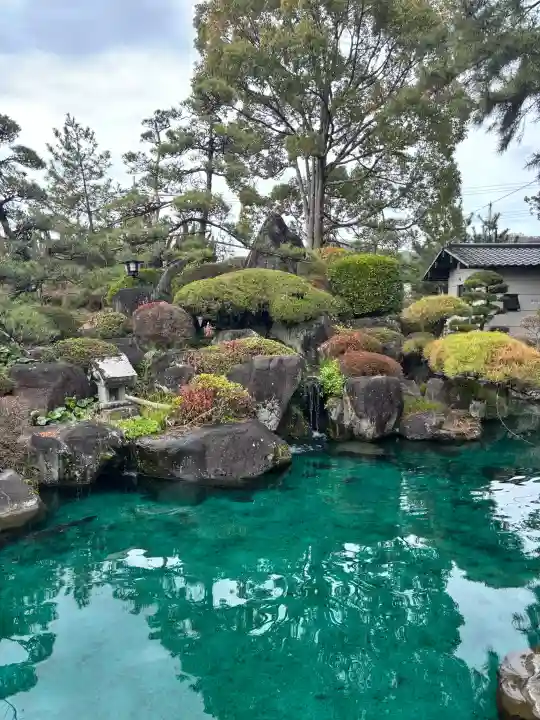 甲斐善光寺の{uncategorized: "未分類", other: "その他", undefined: "問題あり", building: "その他建物", grave: "お墓", sacred_gate: "鳥居", guardian: "狛犬", statue: "像", buddha: "仏像", history: "歴史", nature: "自然", garden: "庭園", animal: "動物", pagoda: "塔", temizu: "手水舎", mountain_gate: "山門・神門", sanctuary: "本殿・本堂", subordinate: "末社・摂社", art: "芸術", scenery: "景色", jizo: "地蔵", ema: "絵馬", goshuin: "御朱印", omikuji: "おみくじ", items: "授与品その他", amulet: "お守り", goshuincho: "御朱印帳", eats: "食事", festival: "お祭り", votive_dance: "神楽", shichigosan: "七五三参", wedding: "結婚式", experience: "体験その他", initially: "初詣", around: "周辺", anti_infection: "感染症対策"}