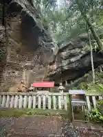 瀧王神社の{uncategorized: "未分類", other: "その他", undefined: "問題あり", building: "その他建物", grave: "お墓", sacred_gate: "鳥居", guardian: "狛犬", statue: "像", buddha: "仏像", history: "歴史", nature: "自然", garden: "庭園", animal: "動物", pagoda: "塔", temizu: "手水舎", mountain_gate: "山門・神門", sanctuary: "本殿・本堂", subordinate: "末社・摂社", art: "芸術", scenery: "景色", jizo: "地蔵", ema: "絵馬", goshuin: "御朱印", omikuji: "おみくじ", items: "授与品その他", amulet: "お守り", goshuincho: "御朱印帳", eats: "食事", festival: "お祭り", votive_dance: "神楽", shichigosan: "七五三参", wedding: "結婚式", experience: "体験その他", initially: "初詣", around: "周辺", anti_infection: "感染症対策"}