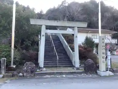 神明・白山社相殿の鳥居