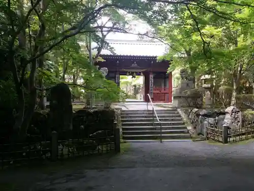 神峯山寺の山門