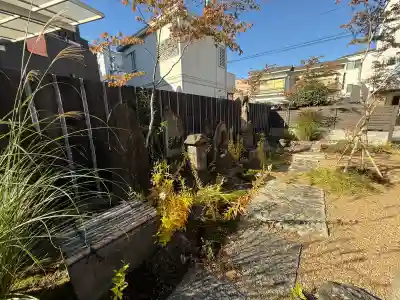 遍照寺の{uncategorized: "未分類", other: "その他", undefined: "問題あり", building: "その他建物", grave: "お墓", sacred_gate: "鳥居", guardian: "狛犬", statue: "像", buddha: "仏像", history: "歴史", nature: "自然", garden: "庭園", animal: "動物", pagoda: "塔", temizu: "手水舎", mountain_gate: "山門・神門", sanctuary: "本殿・本堂", subordinate: "末社・摂社", art: "芸術", scenery: "景色", jizo: "地蔵", ema: "絵馬", goshuin: "御朱印", omikuji: "おみくじ", items: "授与品その他", amulet: "お守り", goshuincho: "御朱印帳", eats: "食事", festival: "お祭り", votive_dance: "神楽", shichigosan: "七五三参", wedding: "結婚式", experience: "体験その他", initially: "初詣", around: "周辺", anti_infection: "感染症対策"}
