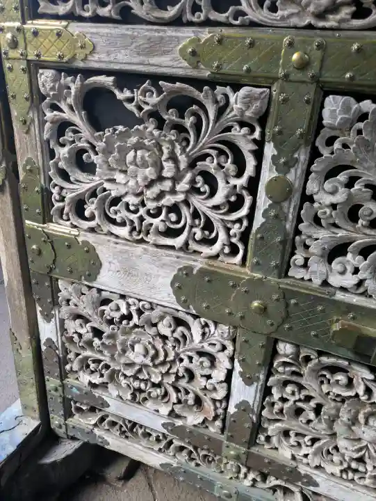 日光東照宮の{uncategorized: "未分類", other: "その他", undefined: "問題あり", building: "その他建物", grave: "お墓", sacred_gate: "鳥居", guardian: "狛犬", statue: "像", buddha: "仏像", history: "歴史", nature: "自然", garden: "庭園", animal: "動物", pagoda: "塔", temizu: "手水舎", mountain_gate: "山門・神門", sanctuary: "本殿・本堂", subordinate: "末社・摂社", art: "芸術", scenery: "景色", jizo: "地蔵", ema: "絵馬", goshuin: "御朱印", omikuji: "おみくじ", items: "授与品その他", amulet: "お守り", goshuincho: "御朱印帳", eats: "食事", festival: "お祭り", votive_dance: "神楽", shichigosan: "七五三参", wedding: "結婚式", experience: "体験その他", initially: "初詣", around: "周辺", anti_infection: "感染症対策"}