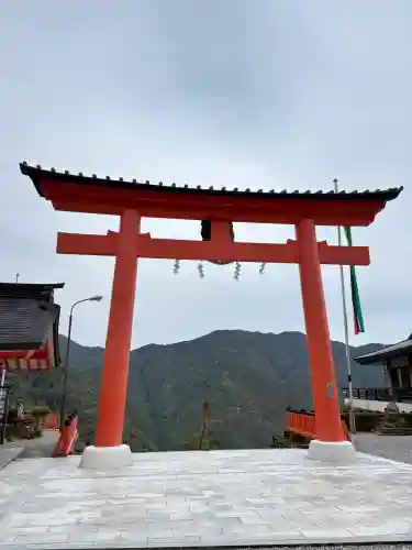 熊野那智大社の{uncategorized: "未分類", other: "その他", undefined: "問題あり", building: "その他建物", grave: "お墓", sacred_gate: "鳥居", guardian: "狛犬", statue: "像", buddha: "仏像", history: "歴史", nature: "自然", garden: "庭園", animal: "動物", pagoda: "塔", temizu: "手水舎", mountain_gate: "山門・神門", sanctuary: "本殿・本堂", subordinate: "末社・摂社", art: "芸術", scenery: "景色", jizo: "地蔵", ema: "絵馬", goshuin: "御朱印", omikuji: "おみくじ", items: "授与品その他", amulet: "お守り", goshuincho: "御朱印帳", eats: "食事", festival: "お祭り", votive_dance: "神楽", shichigosan: "七五三参", wedding: "結婚式", experience: "体験その他", initially: "初詣", around: "周辺", anti_infection: "感染症対策"}