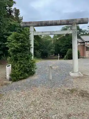 三蔵神社の{uncategorized: "未分類", other: "その他", undefined: "問題あり", building: "その他建物", grave: "お墓", sacred_gate: "鳥居", guardian: "狛犬", statue: "像", buddha: "仏像", history: "歴史", nature: "自然", garden: "庭園", animal: "動物", pagoda: "塔", temizu: "手水舎", mountain_gate: "山門・神門", sanctuary: "本殿・本堂", subordinate: "末社・摂社", art: "芸術", scenery: "景色", jizo: "地蔵", ema: "絵馬", goshuin: "御朱印", omikuji: "おみくじ", items: "授与品その他", amulet: "お守り", goshuincho: "御朱印帳", eats: "食事", festival: "お祭り", votive_dance: "神楽", shichigosan: "七五三参", wedding: "結婚式", experience: "体験その他", initially: "初詣", around: "周辺", anti_infection: "感染症対策"}