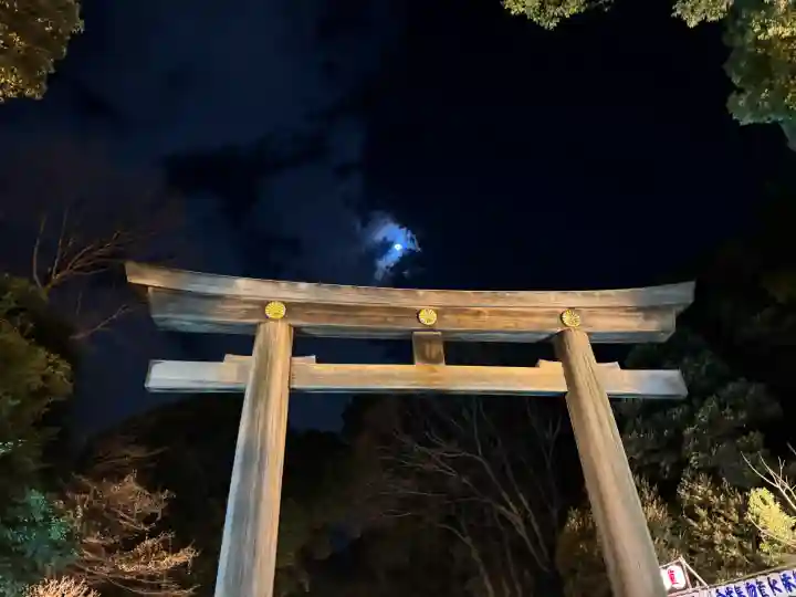 明治神宮の{uncategorized: "未分類", other: "その他", undefined: "問題あり", building: "その他建物", grave: "お墓", sacred_gate: "鳥居", guardian: "狛犬", statue: "像", buddha: "仏像", history: "歴史", nature: "自然", garden: "庭園", animal: "動物", pagoda: "塔", temizu: "手水舎", mountain_gate: "山門・神門", sanctuary: "本殿・本堂", subordinate: "末社・摂社", art: "芸術", scenery: "景色", jizo: "地蔵", ema: "絵馬", goshuin: "御朱印", omikuji: "おみくじ", items: "授与品その他", amulet: "お守り", goshuincho: "御朱印帳", eats: "食事", festival: "お祭り", votive_dance: "神楽", shichigosan: "七五三参", wedding: "結婚式", experience: "体験その他", initially: "初詣", around: "周辺", anti_infection: "感染症対策"}