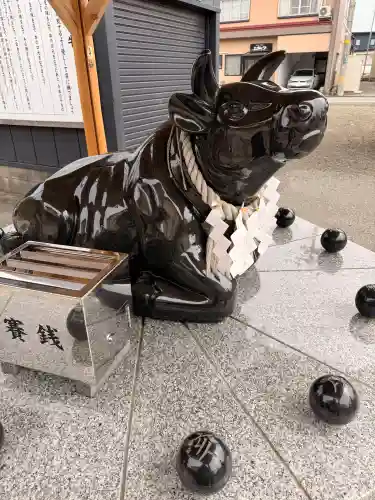 三皇熊野神社里宮の{uncategorized: "未分類", other: "その他", undefined: "問題あり", building: "その他建物", grave: "お墓", sacred_gate: "鳥居", guardian: "狛犬", statue: "像", buddha: "仏像", history: "歴史", nature: "自然", garden: "庭園", animal: "動物", pagoda: "塔", temizu: "手水舎", mountain_gate: "山門・神門", sanctuary: "本殿・本堂", subordinate: "末社・摂社", art: "芸術", scenery: "景色", jizo: "地蔵", ema: "絵馬", goshuin: "御朱印", omikuji: "おみくじ", items: "授与品その他", amulet: "お守り", goshuincho: "御朱印帳", eats: "食事", festival: "お祭り", votive_dance: "神楽", shichigosan: "七五三参", wedding: "結婚式", experience: "体験その他", initially: "初詣", around: "周辺", anti_infection: "感染症対策"}