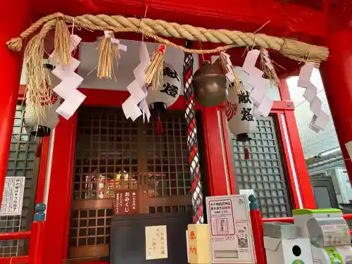 中の棚稲荷大明神の{uncategorized: "未分類", other: "その他", undefined: "問題あり", building: "その他建物", grave: "お墓", sacred_gate: "鳥居", guardian: "狛犬", statue: "像", buddha: "仏像", history: "歴史", nature: "自然", garden: "庭園", animal: "動物", pagoda: "塔", temizu: "手水舎", mountain_gate: "山門・神門", sanctuary: "本殿・本堂", subordinate: "末社・摂社", art: "芸術", scenery: "景色", jizo: "地蔵", ema: "絵馬", goshuin: "御朱印", omikuji: "おみくじ", items: "授与品その他", amulet: "お守り", goshuincho: "御朱印帳", eats: "食事", festival: "お祭り", votive_dance: "神楽", shichigosan: "七五三参", wedding: "結婚式", experience: "体験その他", initially: "初詣", around: "周辺", anti_infection: "感染症対策"}