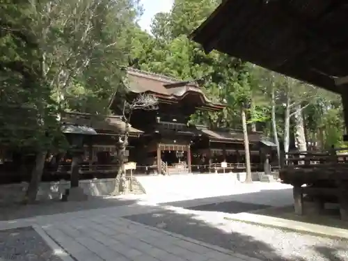 諏訪大社下社秋宮の本殿・本堂