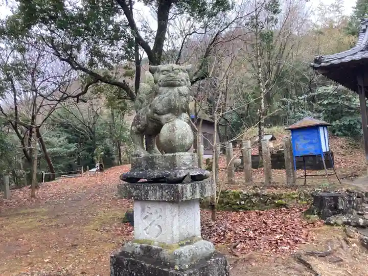 素鵞神社の狛犬