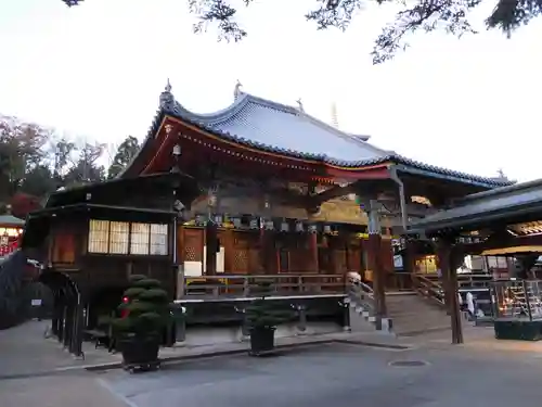 中山寺の本殿・本堂