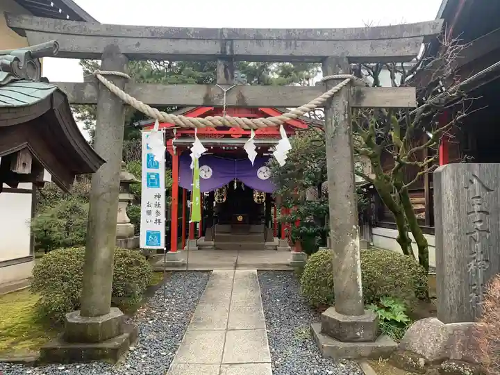 葛飾氷川神社の鳥居