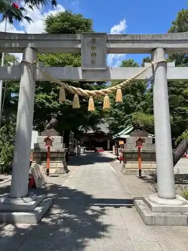 草加神社の鳥居