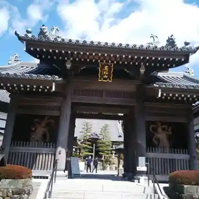 秋葉總本殿可睡斎の山門・神門