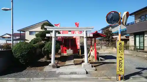 稲荷大明神の鳥居