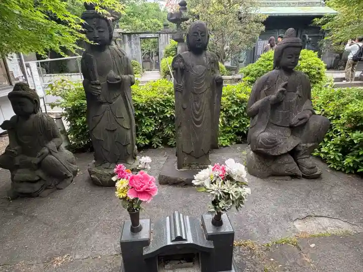 増上寺の{uncategorized: "未分類", other: "その他", undefined: "問題あり", building: "その他建物", grave: "お墓", sacred_gate: "鳥居", guardian: "狛犬", statue: "像", buddha: "仏像", history: "歴史", nature: "自然", garden: "庭園", animal: "動物", pagoda: "塔", temizu: "手水舎", mountain_gate: "山門・神門", sanctuary: "本殿・本堂", subordinate: "末社・摂社", art: "芸術", scenery: "景色", jizo: "地蔵", ema: "絵馬", goshuin: "御朱印", omikuji: "おみくじ", items: "授与品その他", amulet: "お守り", goshuincho: "御朱印帳", eats: "食事", festival: "お祭り", votive_dance: "神楽", shichigosan: "七五三参", wedding: "結婚式", experience: "体験その他", initially: "初詣", around: "周辺", anti_infection: "感染症対策"}