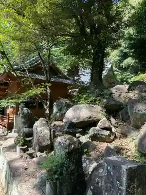 堤雄神社の{uncategorized: "未分類", other: "その他", undefined: "問題あり", building: "その他建物", grave: "お墓", sacred_gate: "鳥居", guardian: "狛犬", statue: "像", buddha: "仏像", history: "歴史", nature: "自然", garden: "庭園", animal: "動物", pagoda: "塔", temizu: "手水舎", mountain_gate: "山門・神門", sanctuary: "本殿・本堂", subordinate: "末社・摂社", art: "芸術", scenery: "景色", jizo: "地蔵", ema: "絵馬", goshuin: "御朱印", omikuji: "おみくじ", items: "授与品その他", amulet: "お守り", goshuincho: "御朱印帳", eats: "食事", festival: "お祭り", votive_dance: "神楽", shichigosan: "七五三参", wedding: "結婚式", experience: "体験その他", initially: "初詣", around: "周辺", anti_infection: "感染症対策"}