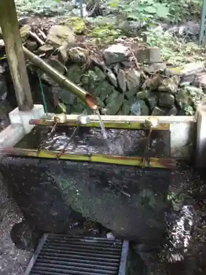 軍刀利神社の手水舎