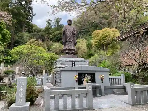 妙本寺の像