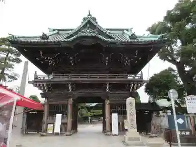 題経寺（柴又帝釈天）の山門・神門