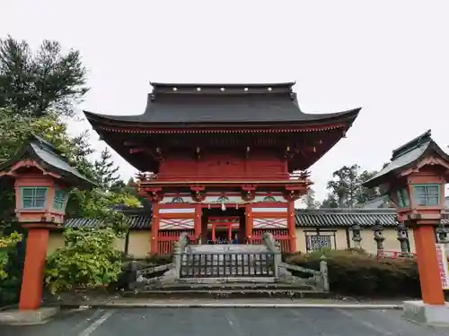 美濃國一宮　南宮大社の山門・神門