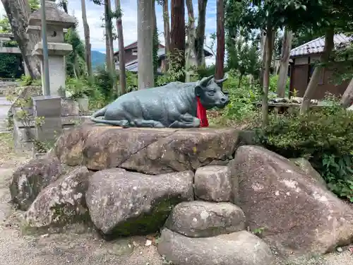 大城神社の像