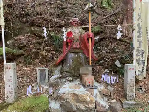 大嶽山那賀都神社の像