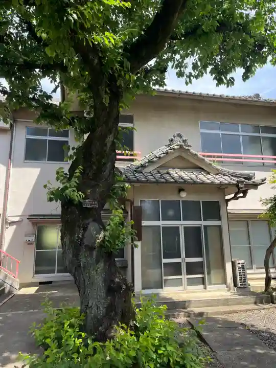熊野神社の{uncategorized: "未分類", other: "その他", undefined: "問題あり", building: "その他建物", grave: "お墓", sacred_gate: "鳥居", guardian: "狛犬", statue: "像", buddha: "仏像", history: "歴史", nature: "自然", garden: "庭園", animal: "動物", pagoda: "塔", temizu: "手水舎", mountain_gate: "山門・神門", sanctuary: "本殿・本堂", subordinate: "末社・摂社", art: "芸術", scenery: "景色", jizo: "地蔵", ema: "絵馬", goshuin: "御朱印", omikuji: "おみくじ", items: "授与品その他", amulet: "お守り", goshuincho: "御朱印帳", eats: "食事", festival: "お祭り", votive_dance: "神楽", shichigosan: "七五三参", wedding: "結婚式", experience: "体験その他", initially: "初詣", around: "周辺", anti_infection: "感染症対策"}