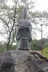 霊山神社の像