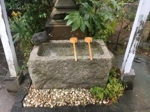 横浜御嶽神社の手水舎