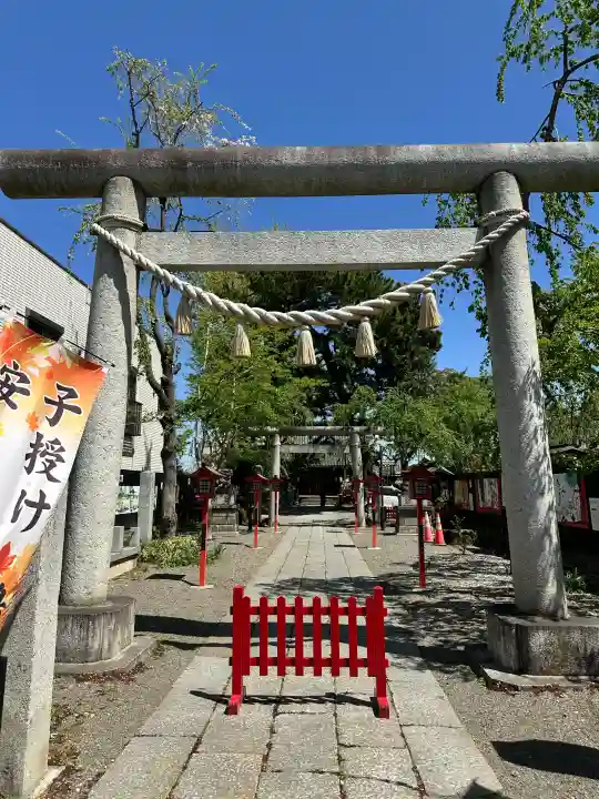 鴻神社の{uncategorized: "未分類", other: "その他", undefined: "問題あり", building: "その他建物", grave: "お墓", sacred_gate: "鳥居", guardian: "狛犬", statue: "像", buddha: "仏像", history: "歴史", nature: "自然", garden: "庭園", animal: "動物", pagoda: "塔", temizu: "手水舎", mountain_gate: "山門・神門", sanctuary: "本殿・本堂", subordinate: "末社・摂社", art: "芸術", scenery: "景色", jizo: "地蔵", ema: "絵馬", goshuin: "御朱印", omikuji: "おみくじ", items: "授与品その他", amulet: "お守り", goshuincho: "御朱印帳", eats: "食事", festival: "お祭り", votive_dance: "神楽", shichigosan: "七五三参", wedding: "結婚式", experience: "体験その他", initially: "初詣", around: "周辺", anti_infection: "感染症対策"}