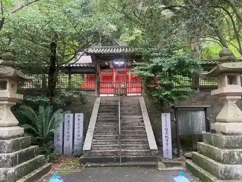 信達神社の{uncategorized: "未分類", other: "その他", undefined: "問題あり", building: "その他建物", grave: "お墓", sacred_gate: "鳥居", guardian: "狛犬", statue: "像", buddha: "仏像", history: "歴史", nature: "自然", garden: "庭園", animal: "動物", pagoda: "塔", temizu: "手水舎", mountain_gate: "山門・神門", sanctuary: "本殿・本堂", subordinate: "末社・摂社", art: "芸術", scenery: "景色", jizo: "地蔵", ema: "絵馬", goshuin: "御朱印", omikuji: "おみくじ", items: "授与品その他", amulet: "お守り", goshuincho: "御朱印帳", eats: "食事", festival: "お祭り", votive_dance: "神楽", shichigosan: "七五三参", wedding: "結婚式", experience: "体験その他", initially: "初詣", around: "周辺", anti_infection: "感染症対策"}
