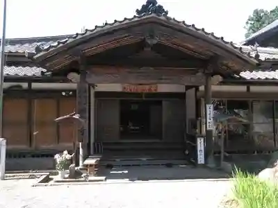 興山寺の本殿・本堂