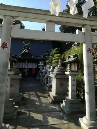 白蛇辨財天の鳥居