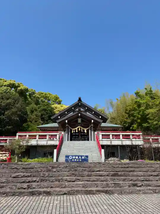 神祇大社の{uncategorized: "未分類", other: "その他", undefined: "問題あり", building: "その他建物", grave: "お墓", sacred_gate: "鳥居", guardian: "狛犬", statue: "像", buddha: "仏像", history: "歴史", nature: "自然", garden: "庭園", animal: "動物", pagoda: "塔", temizu: "手水舎", mountain_gate: "山門・神門", sanctuary: "本殿・本堂", subordinate: "末社・摂社", art: "芸術", scenery: "景色", jizo: "地蔵", ema: "絵馬", goshuin: "御朱印", omikuji: "おみくじ", items: "授与品その他", amulet: "お守り", goshuincho: "御朱印帳", eats: "食事", festival: "お祭り", votive_dance: "神楽", shichigosan: "七五三参", wedding: "結婚式", experience: "体験その他", initially: "初詣", around: "周辺", anti_infection: "感染症対策"}