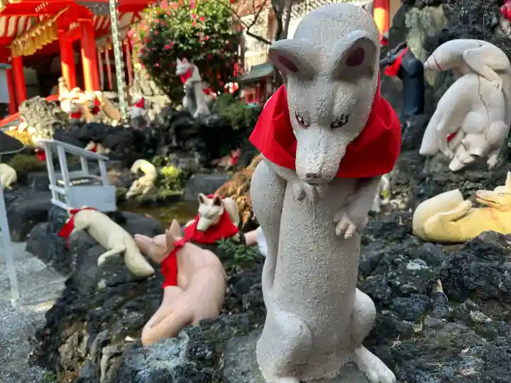 京濱伏見稲荷神社の{uncategorized: "未分類", other: "その他", undefined: "問題あり", building: "その他建物", grave: "お墓", sacred_gate: "鳥居", guardian: "狛犬", statue: "像", buddha: "仏像", history: "歴史", nature: "自然", garden: "庭園", animal: "動物", pagoda: "塔", temizu: "手水舎", mountain_gate: "山門・神門", sanctuary: "本殿・本堂", subordinate: "末社・摂社", art: "芸術", scenery: "景色", jizo: "地蔵", ema: "絵馬", goshuin: "御朱印", omikuji: "おみくじ", items: "授与品その他", amulet: "お守り", goshuincho: "御朱印帳", eats: "食事", festival: "お祭り", votive_dance: "神楽", shichigosan: "七五三参", wedding: "結婚式", experience: "体験その他", initially: "初詣", around: "周辺", anti_infection: "感染症対策"}