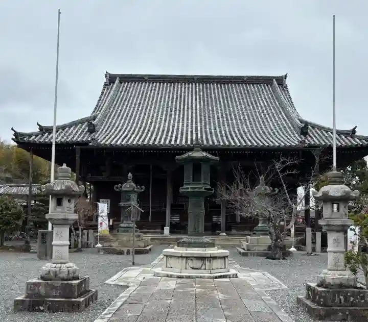 穴太寺の{uncategorized: "未分類", other: "その他", undefined: "問題あり", building: "その他建物", grave: "お墓", sacred_gate: "鳥居", guardian: "狛犬", statue: "像", buddha: "仏像", history: "歴史", nature: "自然", garden: "庭園", animal: "動物", pagoda: "塔", temizu: "手水舎", mountain_gate: "山門・神門", sanctuary: "本殿・本堂", subordinate: "末社・摂社", art: "芸術", scenery: "景色", jizo: "地蔵", ema: "絵馬", goshuin: "御朱印", omikuji: "おみくじ", items: "授与品その他", amulet: "お守り", goshuincho: "御朱印帳", eats: "食事", festival: "お祭り", votive_dance: "神楽", shichigosan: "七五三参", wedding: "結婚式", experience: "体験その他", initially: "初詣", around: "周辺", anti_infection: "感染症対策"}