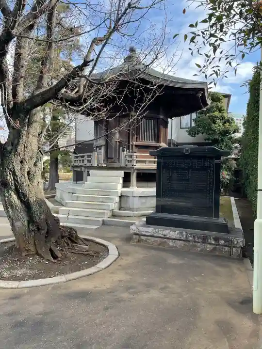 眞隆寺の{uncategorized: "未分類", other: "その他", undefined: "問題あり", building: "その他建物", grave: "お墓", sacred_gate: "鳥居", guardian: "狛犬", statue: "像", buddha: "仏像", history: "歴史", nature: "自然", garden: "庭園", animal: "動物", pagoda: "塔", temizu: "手水舎", mountain_gate: "山門・神門", sanctuary: "本殿・本堂", subordinate: "末社・摂社", art: "芸術", scenery: "景色", jizo: "地蔵", ema: "絵馬", goshuin: "御朱印", omikuji: "おみくじ", items: "授与品その他", amulet: "お守り", goshuincho: "御朱印帳", eats: "食事", festival: "お祭り", votive_dance: "神楽", shichigosan: "七五三参", wedding: "結婚式", experience: "体験その他", initially: "初詣", around: "周辺", anti_infection: "感染症対策"}