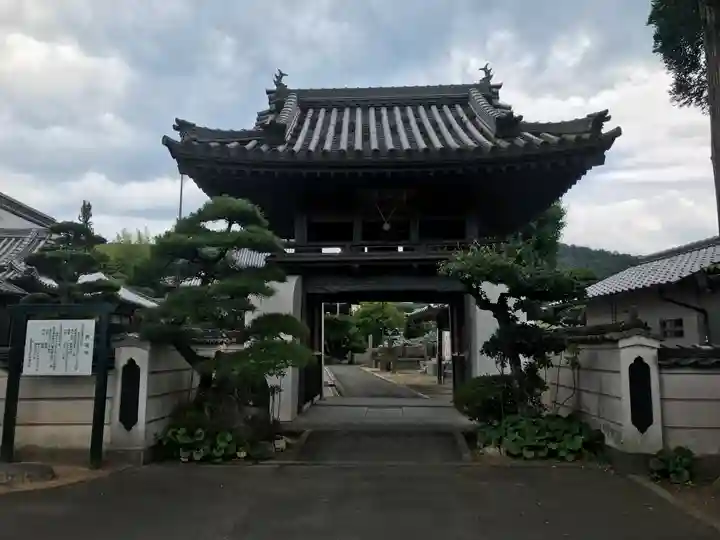 長福寺の山門・神門