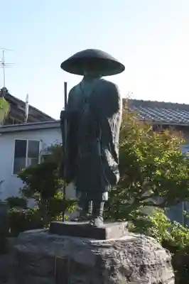 教信寺の像