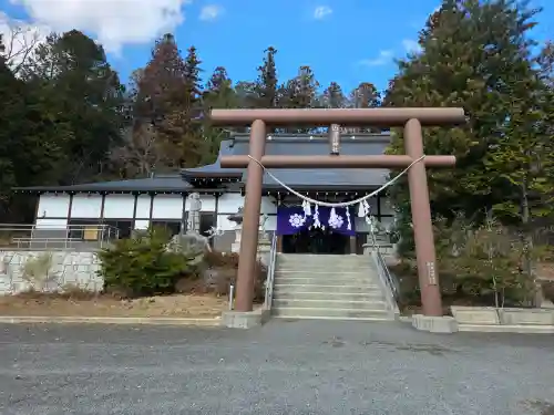 山津見神社の{uncategorized: "未分類", other: "その他", undefined: "問題あり", building: "その他建物", grave: "お墓", sacred_gate: "鳥居", guardian: "狛犬", statue: "像", buddha: "仏像", history: "歴史", nature: "自然", garden: "庭園", animal: "動物", pagoda: "塔", temizu: "手水舎", mountain_gate: "山門・神門", sanctuary: "本殿・本堂", subordinate: "末社・摂社", art: "芸術", scenery: "景色", jizo: "地蔵", ema: "絵馬", goshuin: "御朱印", omikuji: "おみくじ", items: "授与品その他", amulet: "お守り", goshuincho: "御朱印帳", eats: "食事", festival: "お祭り", votive_dance: "神楽", shichigosan: "七五三参", wedding: "結婚式", experience: "体験その他", initially: "初詣", around: "周辺", anti_infection: "感染症対策"}